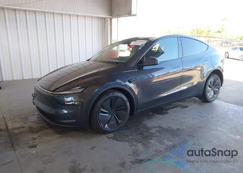 2026 Tesla Model Y Long Range Dual Motor All-Wheel Drive/Long Range Launch Series z USA, uszkodzony, nr VIN 7SAYGDEE0TA450974